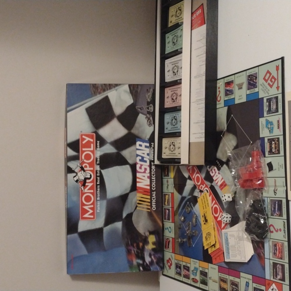Monopoly NASCAR official collectors edition board game 1997